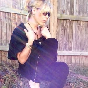 XXBUNDLEDXXBlack hooded top. Oversized M.