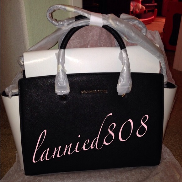 🚫SOLD🚫Michael Kors Large Selma in Black