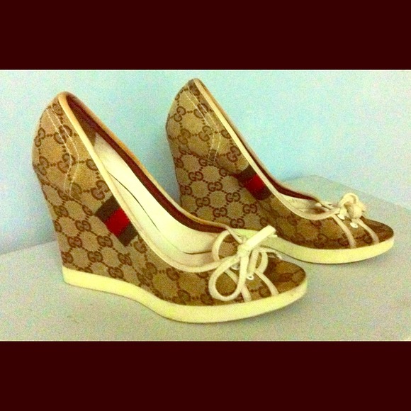 Gucci wedges size 8