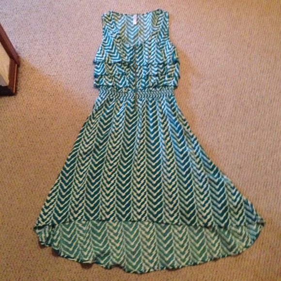 Dresses & Skirts - Cute hi low dress! :)