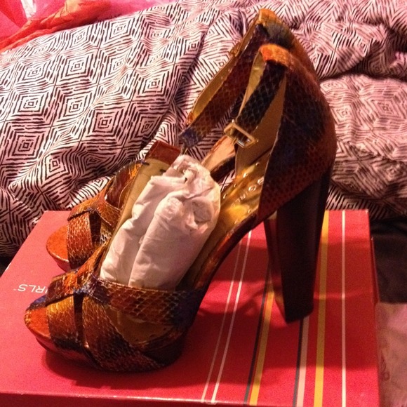 BCBG Heels - Picture 2 of 4