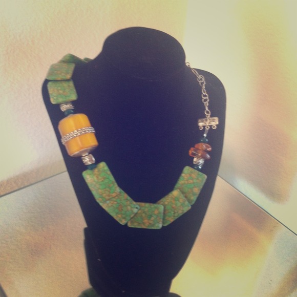 Jasper & natural Emerald necklace &earring set