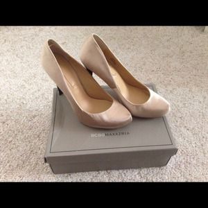 BCBG Skyla Satin Pumps Sz 8.5