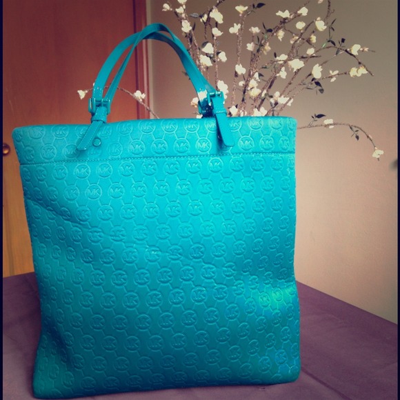 AUTHENTIC MICHAEL KORS PURSE!