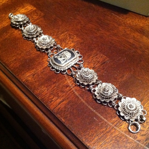 🚫BUNDLE TRADE🚫 FOR @reneeanderson SEE DETAILS.