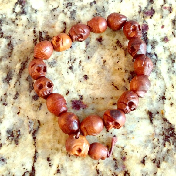 Wood Skull stretchy bracelet! So cute New! - Picture 1 of 2