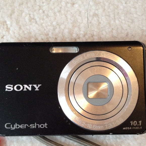 Cheap sony camera with stuff included! - Picture 2 of 2