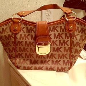 RESERVED: Michael Kors authentic tote bag! 💕