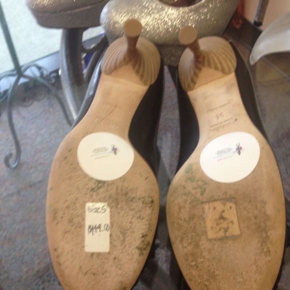 Shoes - Picture 4 of 4