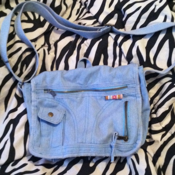 ON HOLD TILL SUNDAY! ️Cross body hand bag👜