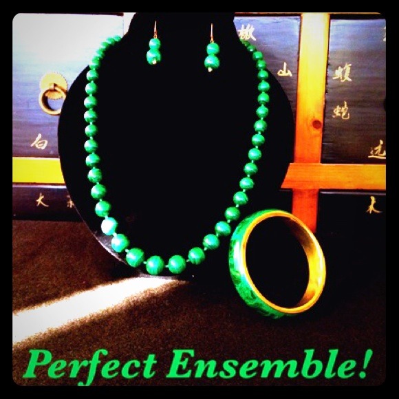 Beautiful Malachite Necklace, Bracelet & Earrings