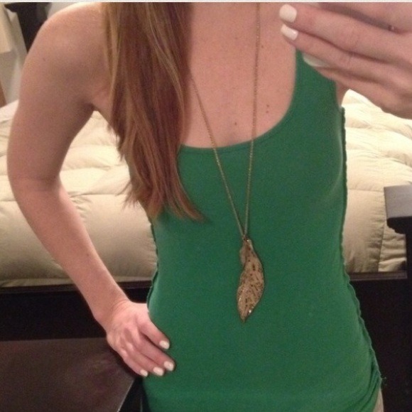 Sold in bundle: Feather Necklace