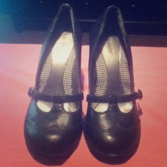 3 1/2 inch chunky black heels