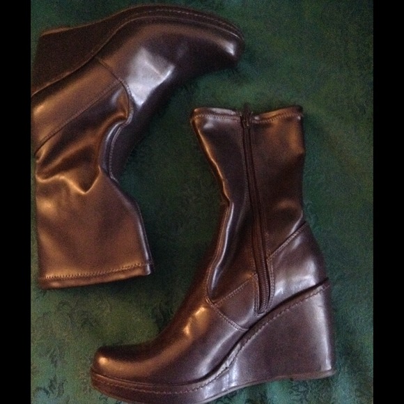 Unlisted Brown Stretchy Pleather Boots. 8m - Picture 2 of 4