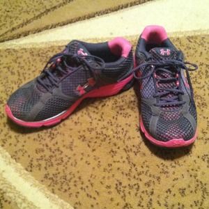 Pink & Gray Under Armour Shoes! 🎀