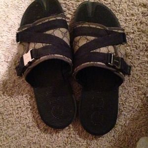 Gucci flips