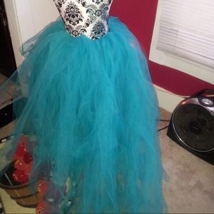 Long tutu skirt w/Train on back like wedding dress