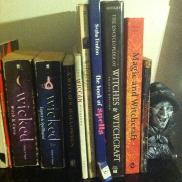 WITCH BOOKS - Picture 2 of 4