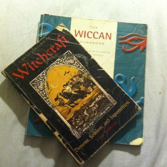 WITCH BOOKS - Picture 3 of 4