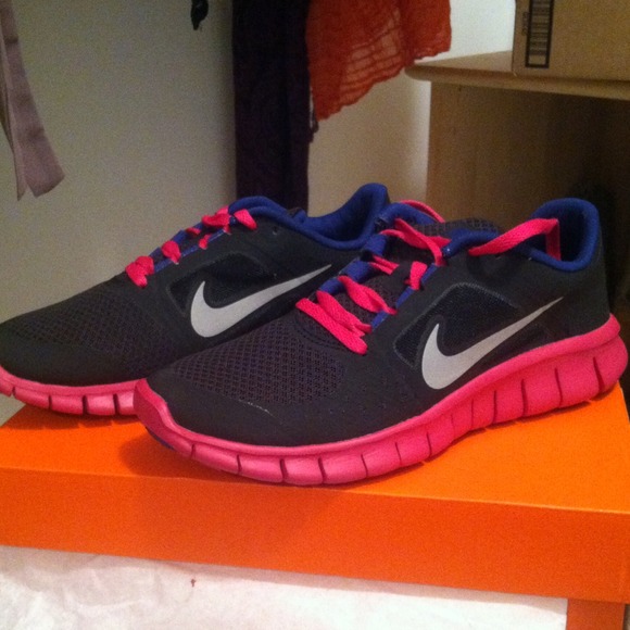 **SOLD**Nwt 5.0 nike free sneakers