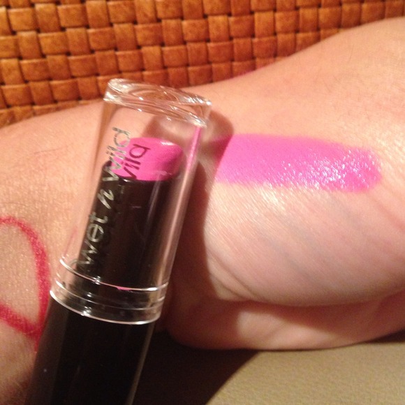 Wet N' Wild Lipstick in Dollhouse Pink
