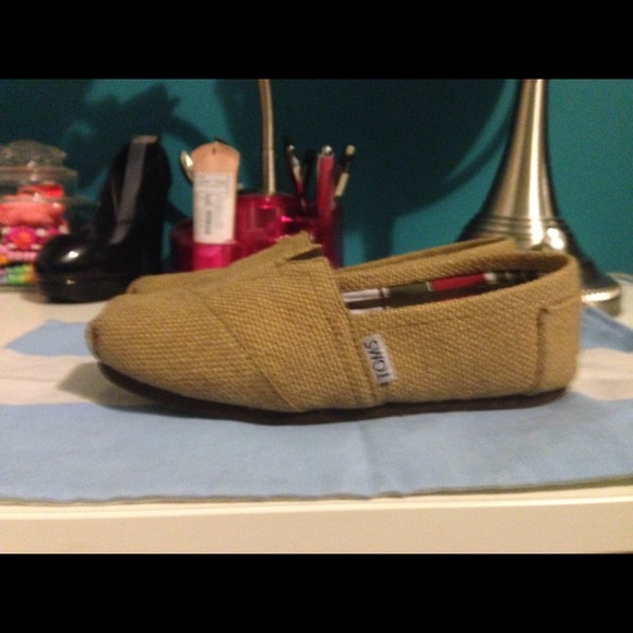 ON HOLD*** Toms
