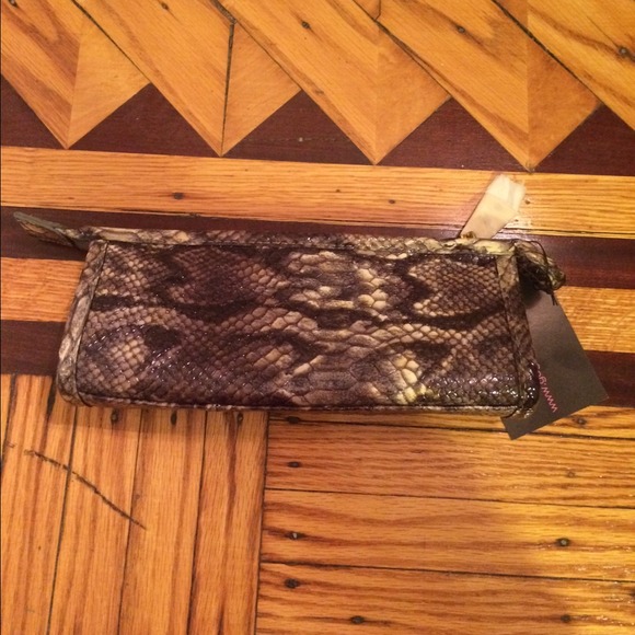Greyish greenish clutch with reptile animal print - Picture 2 of 4