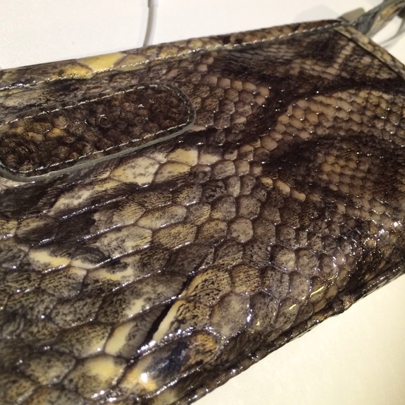 Greyish greenish clutch with reptile animal print - Picture 3 of 4