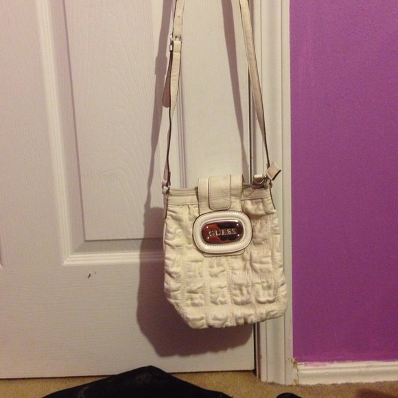 Guess off white crosse body - Picture 2 of 4