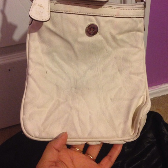 Guess off white crosse body - Picture 3 of 4