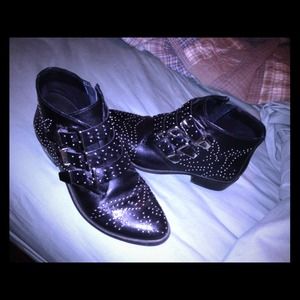 Size 7 and a half black Bronx leather boots.