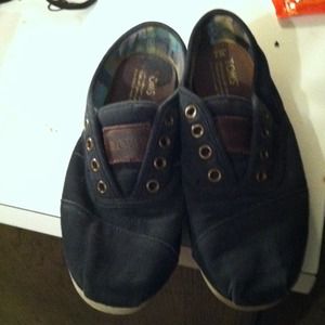 Some toms shoes good condition