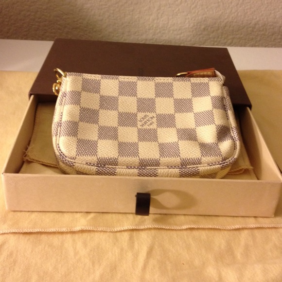 🚫Sold🚫Damier Azur chained pochette