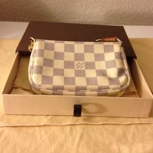 🚫Sold🚫Damier Azur chained pochette