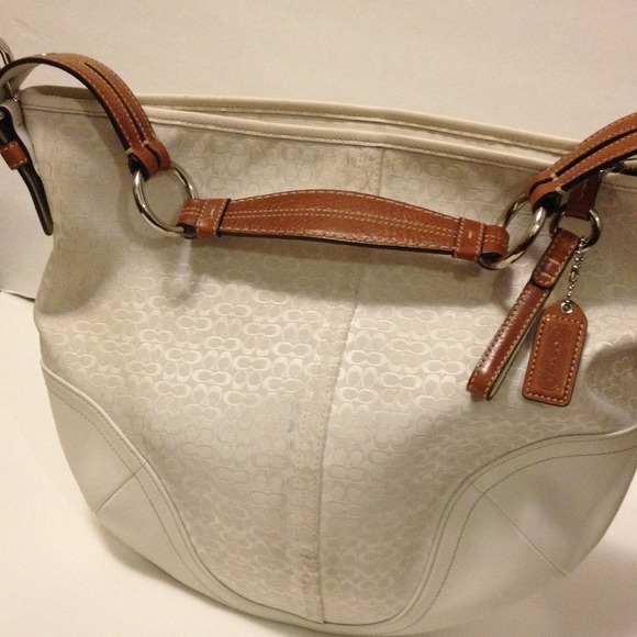 Coach Handbags - Gifted❤️❤️Authentic Coach large white tote!