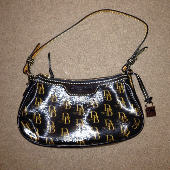 Dooney and Bourke clutch