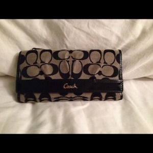 ⬇️Reduced!  Authentic Coach Signature Wallet