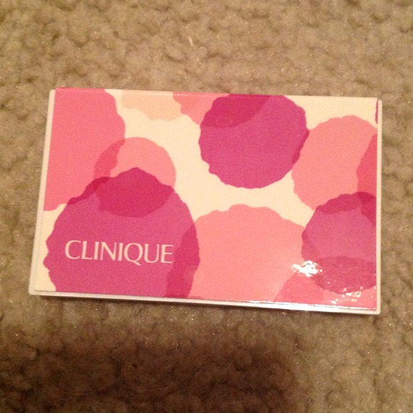 Sold!!Makeup bundle - Picture 4 of 5