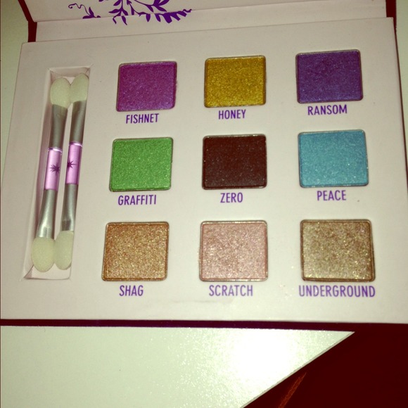 Urban decay pallet and guess wallet