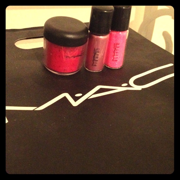Mac pigments💢sold💢