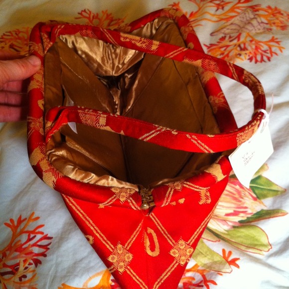 🎉SALE🎉 NWT Clutch Red/Gold brocade  $115.00