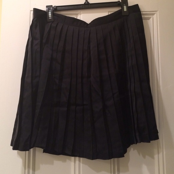Like new Gap pleated skirt