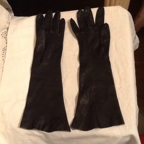 Leather gloves