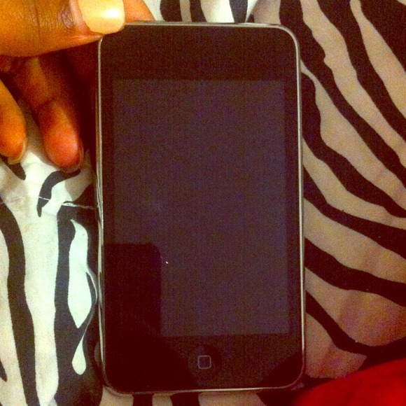 iPod 8gb .. iPod 2 . Perfect condition ..!!!!