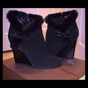 LOUIS VUITTON SUEDE ANKLE BOOTS/BLACK RABBIT FUR