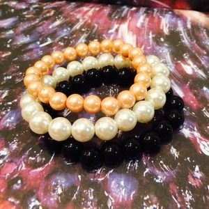 Set of 3 pearl bracelets