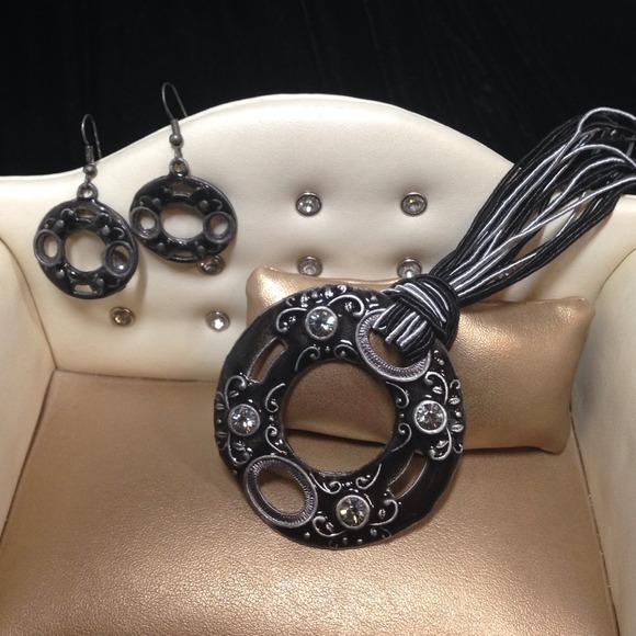 💞BUNDLED JEWELRY💞 five listings!