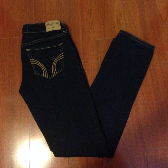 HOLLISTER Lovely Dark Blue Jeans NWOT