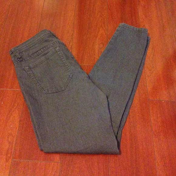 FOREVER 21 Soft Grey Skinny Leg Jeans