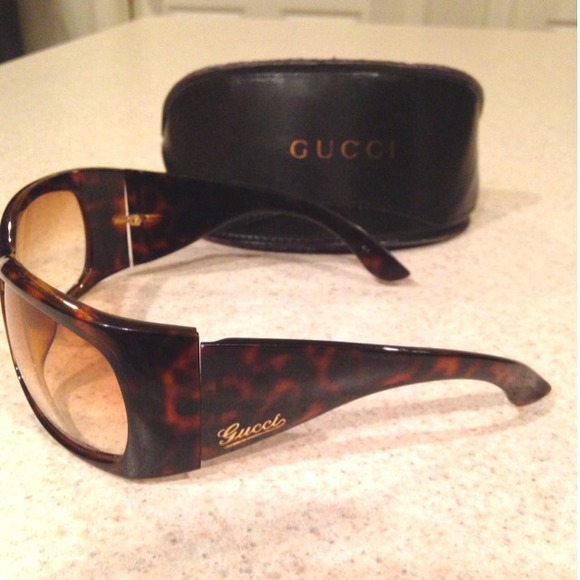 ☀️GUCCI SUNGLASSES☀️ - Picture 2 of 4